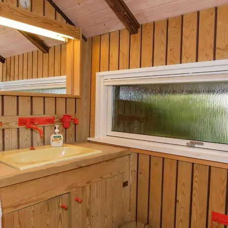 펜션 Well-maintained On Private Natural Plot Just 200 Meters From Boeslum